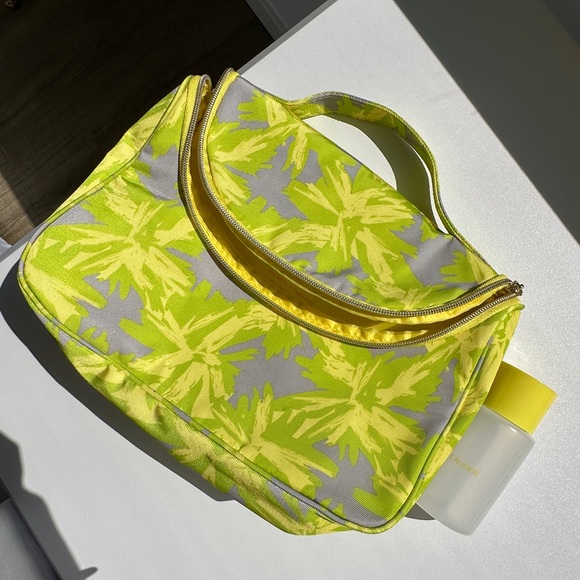 Estee Lauder Cosmetics Makeup Travel Bag - Picture 3 of 6